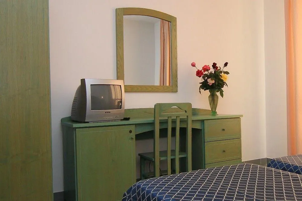 Hotel Cala Dei Pini Porto Pino 3*,